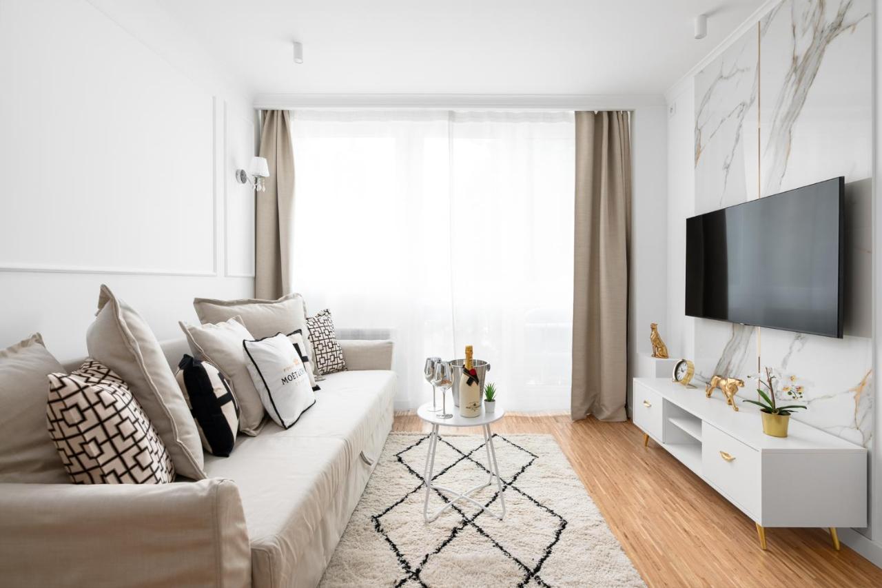 Glam & Modern By Cooee Apartments Варшава Екстериор снимка